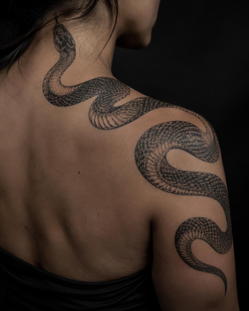 Blackwork tattoo by Elias Noir